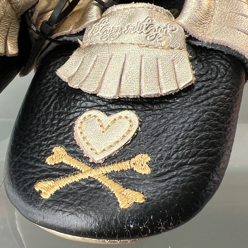 ☠️💛New Itzy Ritzy+Tokidoki Moc Happens Hearts & Cross Bones Baby Moccasins/Shoes - Picture 8 of 17